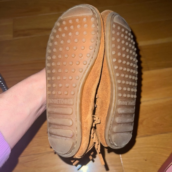 Minnetonka 3 Layer Fringe Boot Dusty Brown Suede - Picture 5 of 6